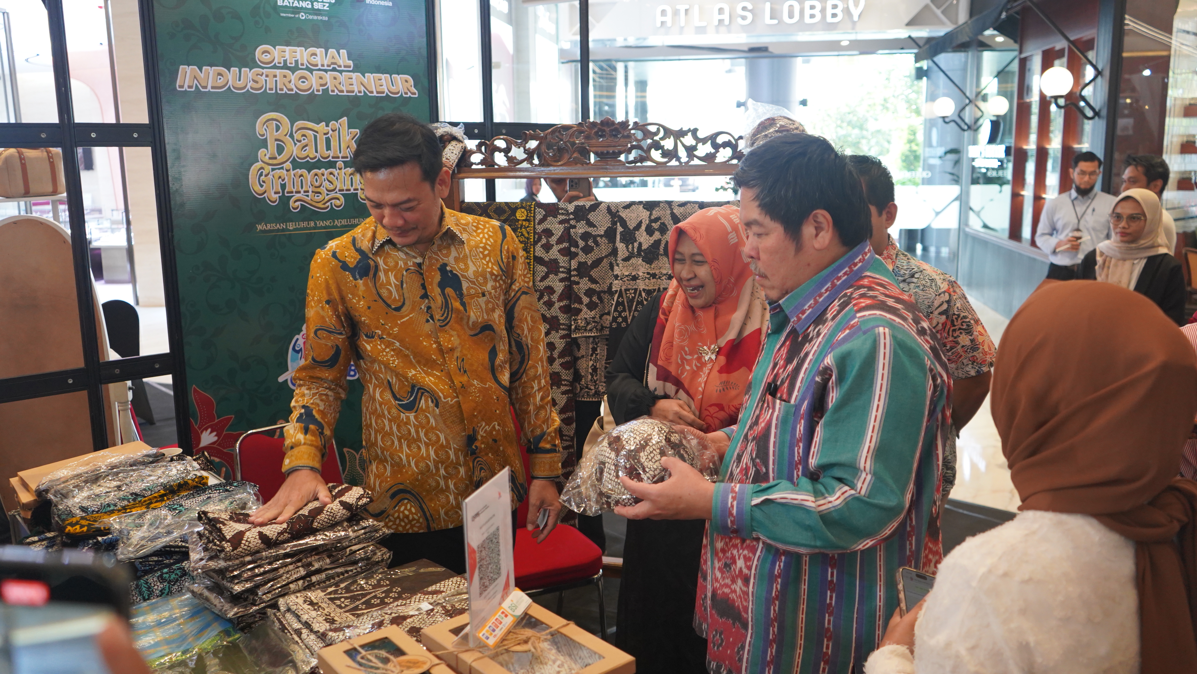 KEK Industropolis Batang Angkat Pesona Batik Gringsing di Wastra Aroma